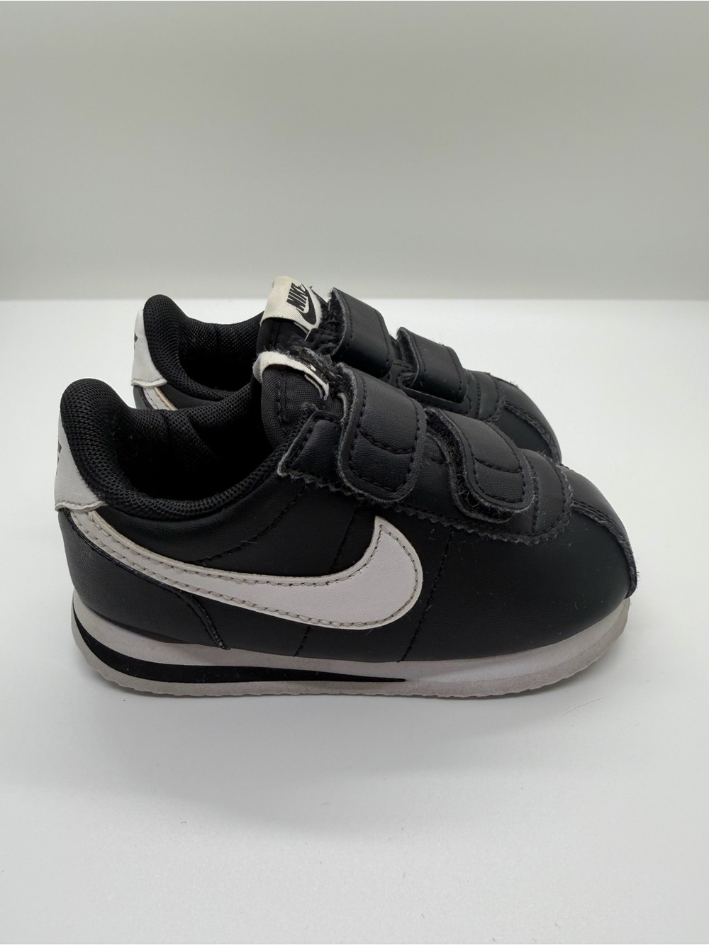 Nike Kids Black and White Velcro Sneaker